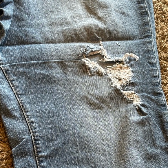 Torrid women’s sz 20 Light Blue Distressed  stretch capris shorts bottoms - Picture 3 of 6
